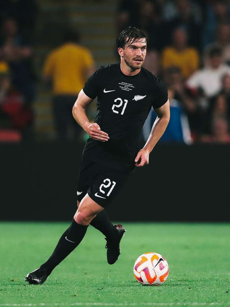Tim Payne jogando na sele&ccedil;&atilde;o da Nova Zel&acirc;ndia 