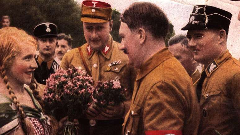Hitler encontrando uma apoiadora em 1937