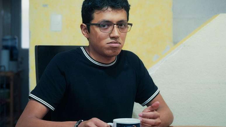 Juli&aacute;n, de 19 anos, f&atilde; de El Temach, disse &agrave; BBC que sentia que 'o feminismo tornou os problemas dos homens invis&iacute;veis'