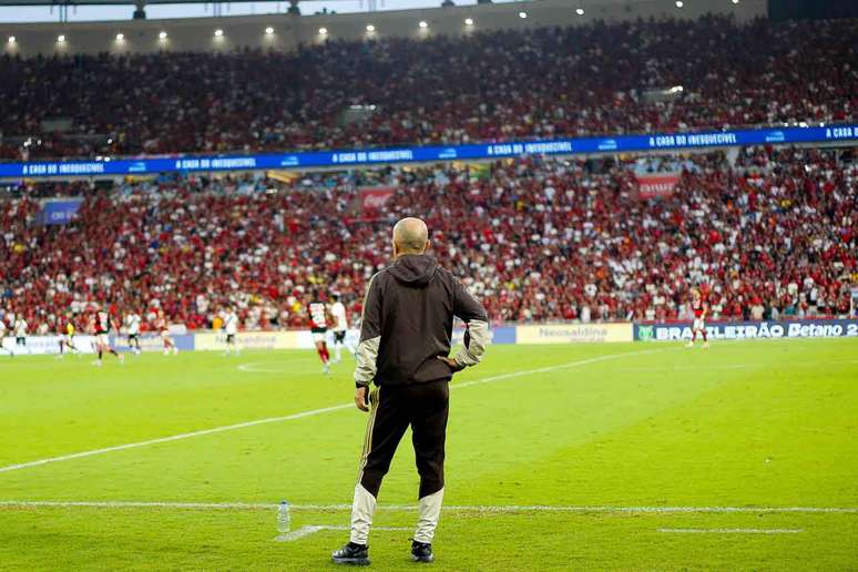 Leonardo Jardim durante jogo do Flamengo pelo Brasileir&atilde;o &ndash;
