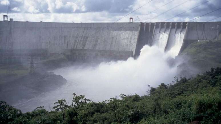 Cerca de 80% da eletricidade consumida atualmente pela Venezuela v&ecirc;m de centrais hidrel&eacute;tricas constru&iacute;das antes da chegada de Hugo Ch&aacute;vez ao poder, em 1999