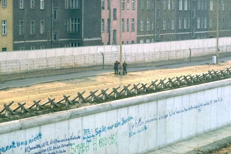 Quando Rosa era crian&ccedil;a, Berlim era dividida por um muro que a Alemanha Oriental construiu para impedir que seus habitantes deixassem o territ&oacute;rio controlado pela Uni&atilde;o Sovi&eacute;tica