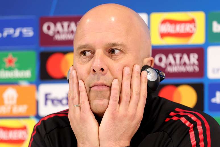 Arne Slot, agora, ex-treinador do Liverpool 