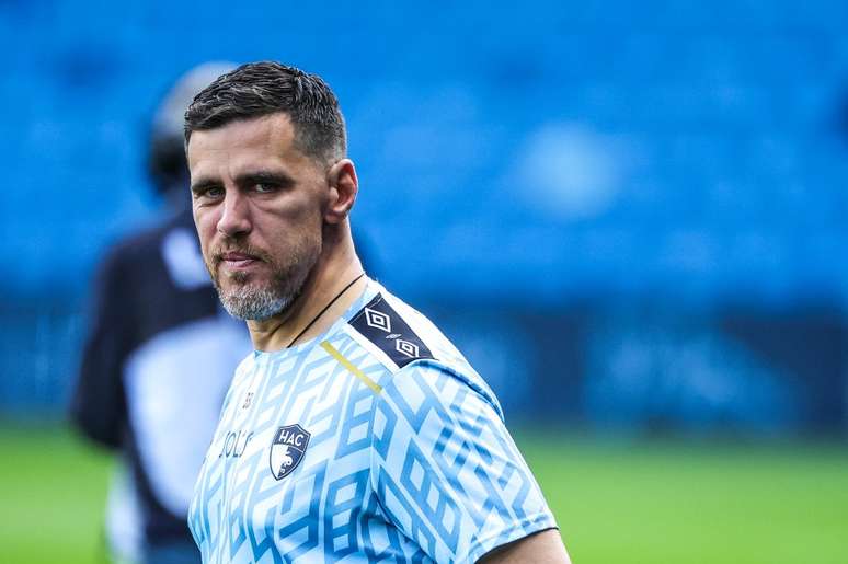 Bryan Bergougnoux trabalhando como t&eacute;cnico auxiliar