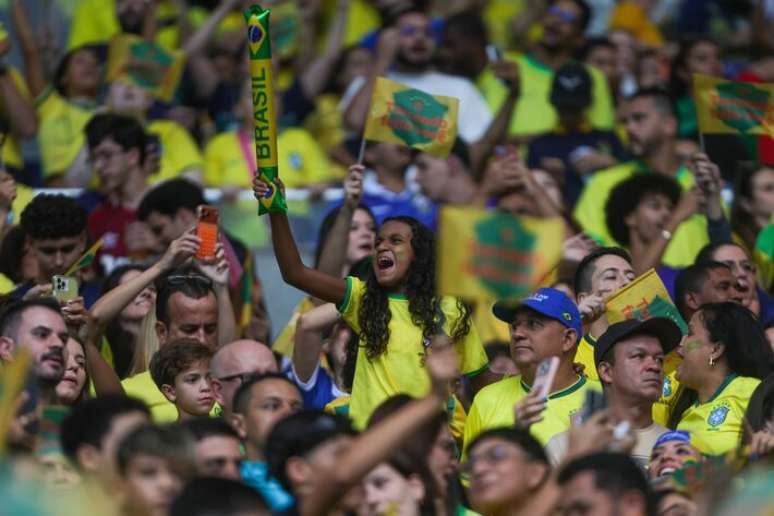 Mais de 70 mil torcedores acompanharam a goleada brasileira no Maracan&atilde;.