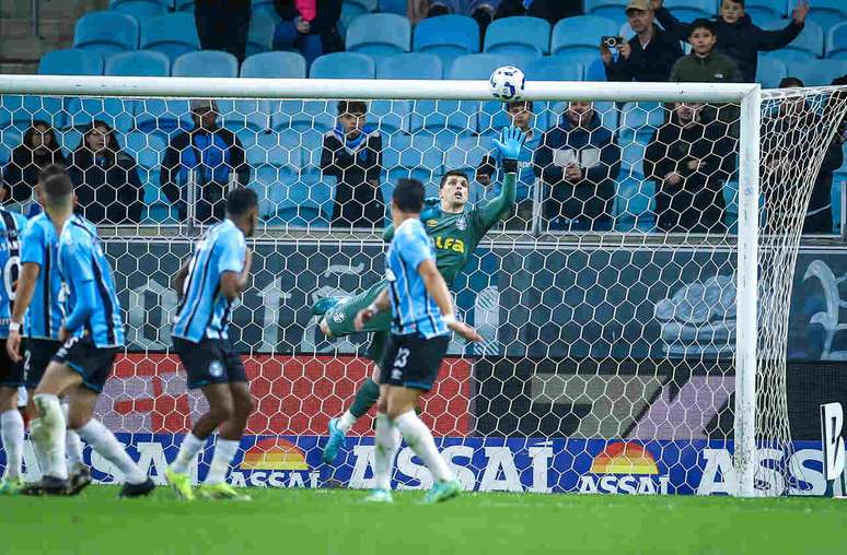 Goleiro Tiago Volpi foi um dos jogadores que encerraram seus contratos antecipadamente &ndash;