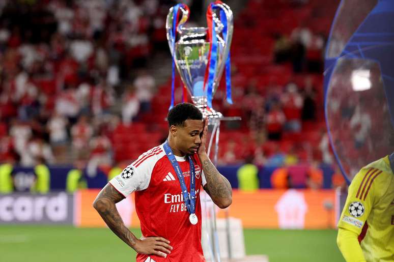 Gabriel Magalh&atilde;es decepcionado pela perda do p&ecirc;nalti que resultou no vice-campeonato de sua equipe, o Arsenal, na final da Champions &ndash;