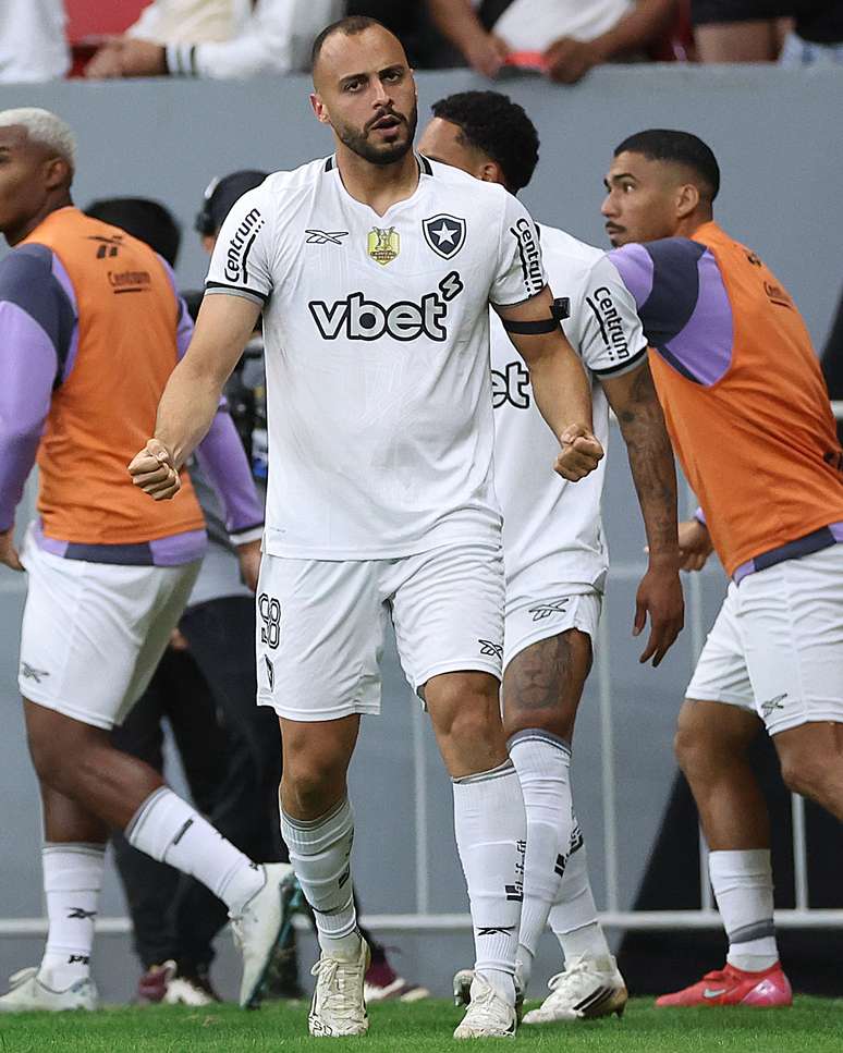 Arthur Cabral marcou seu primeiro gol pelo Botafogo 