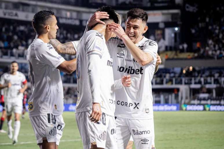 Peixevenceu o Vit&oacute;ria e respirou no Brasileiro &ndash;