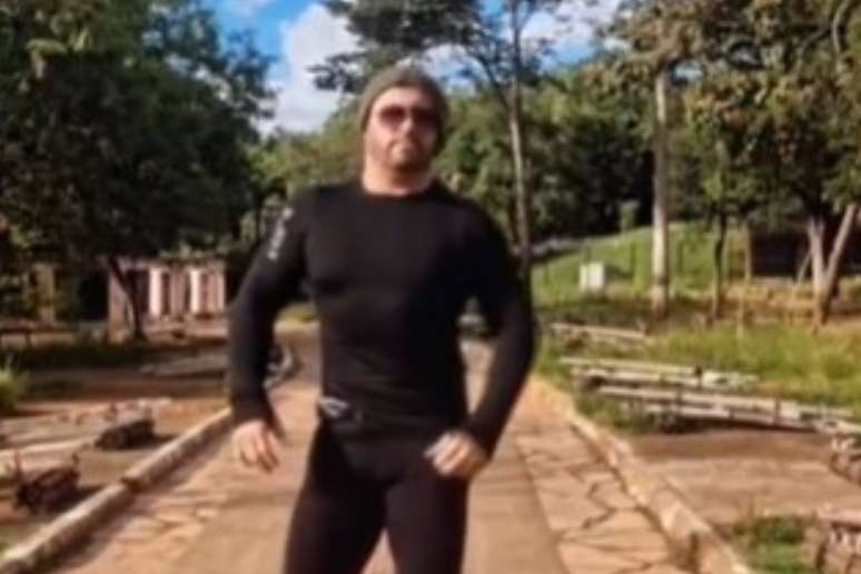 Rafael tamb&eacute;m costumava posar com arma em sua rede social
