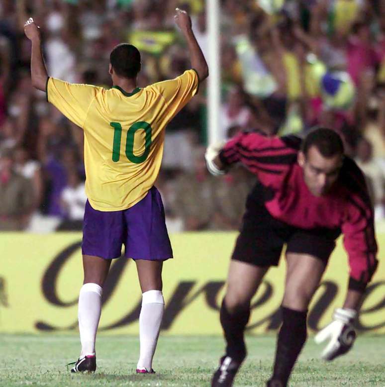 Sele&ccedil;&atilde;o Brasileira conquistou a vaga para a Copa do Mundo de 2002 na &uacute;ltima rodada, contra a Venezuela