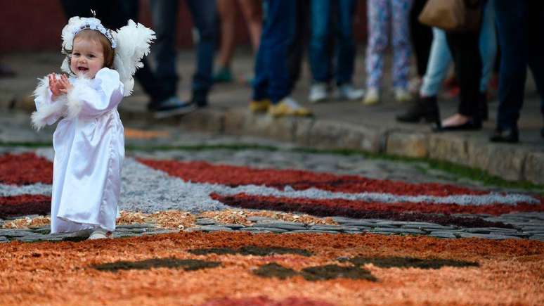Uma forma tradicional de celebrar &eacute; com uma prociss&atilde;o em alus&atilde;o &agrave; caminhada do "povo de Deus" em busca da Terra Prometida