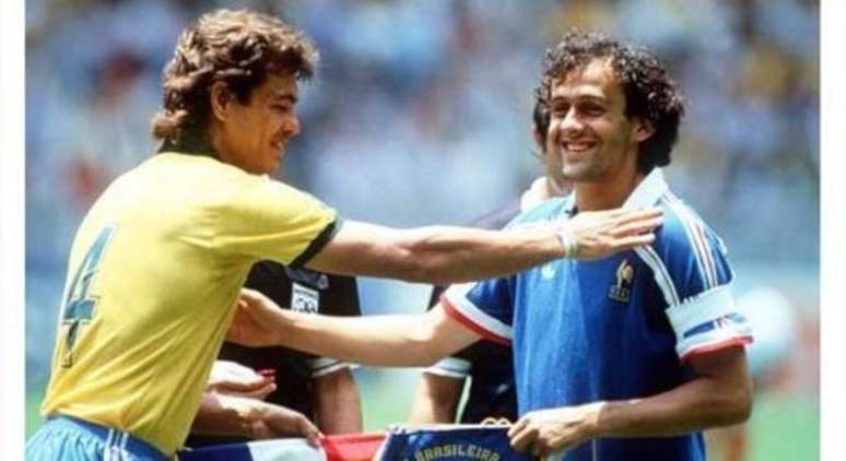 Sele&ccedil;&atilde;o caiu nos p&ecirc;naltis para a Fran&ccedil;a &ndash;