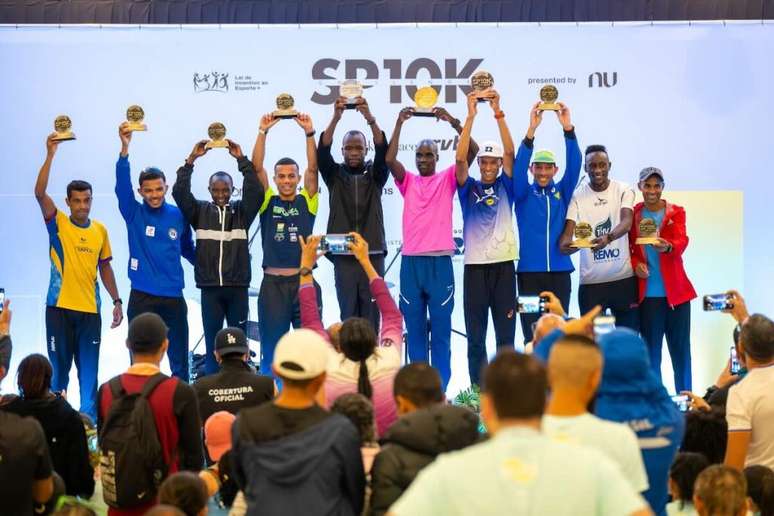 P&oacute;dio masculino do SP10K (Foto: Iguana Sports)