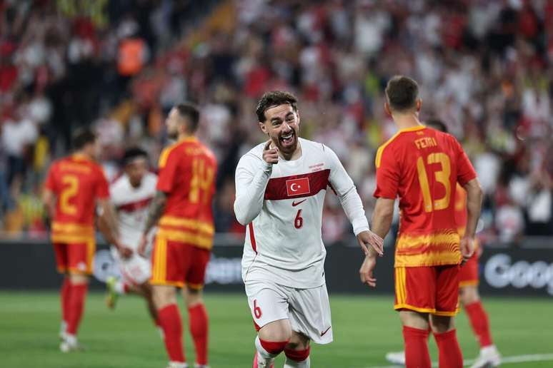 Orkun K&ouml;k&ccedil;&uuml; abriu o placar para a Turquia &ndash;