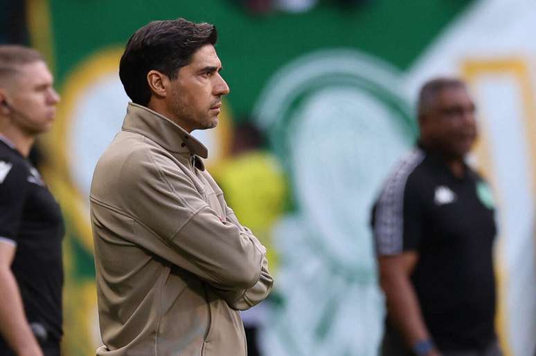 Abel Ferreira critica, novamente, o calend&aacute;rio do futebol brasileiro &ndash;