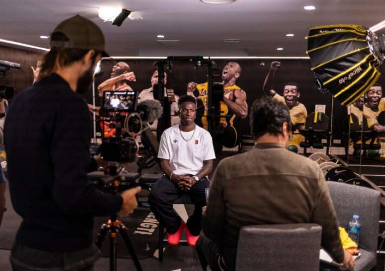 Vin&iacute;cius J&uacute;nior em entrevista para a s&eacute;rie "Vai, Brasil".