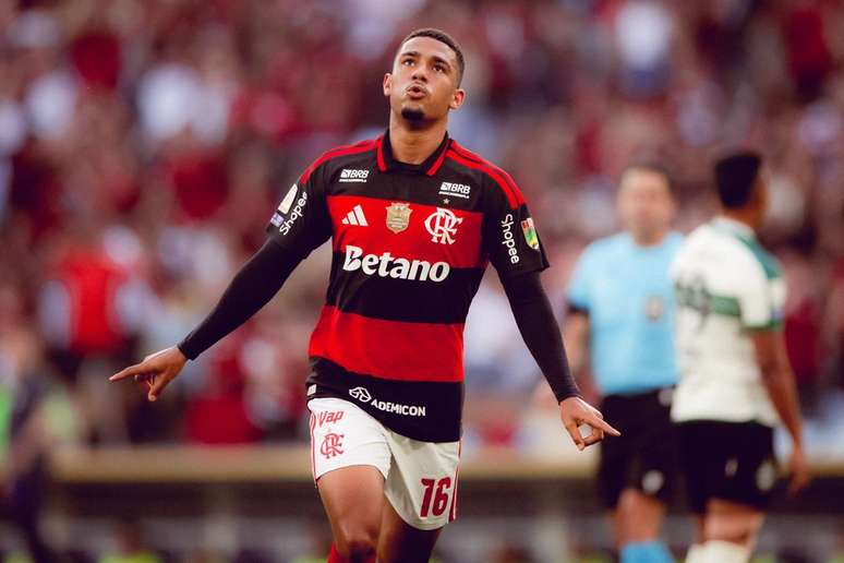 Samuel Lino brilhou em vit&oacute;ria do Flamengo sobre o Coritiba &ndash;