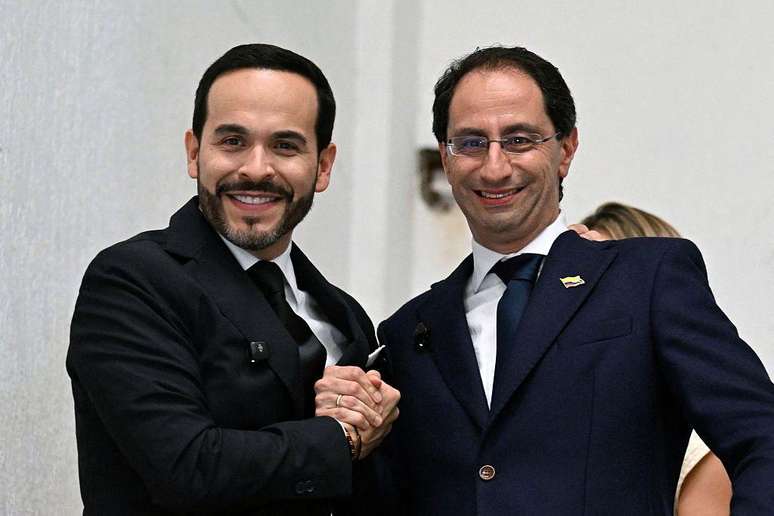 O fato de o candidato a vice de De la Espriella ter sido ministro do ex-presidente Iv&aacute;n Duque gerou cr&iacute;ticas &agrave; sua proposta de n&atilde;o governar "com os de sempre"