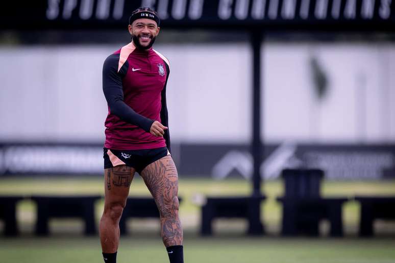Memphis durante treinamento no Corinthians antes da Copa &ndash;