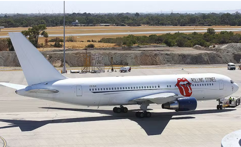 O avi&atilde;o j&aacute; foi utilizado pelo Rolling Stones em algumas turn&ecirc;s, entre elas a de comemora&ccedil;&atilde;o dos 60 anos da banda, em 2022