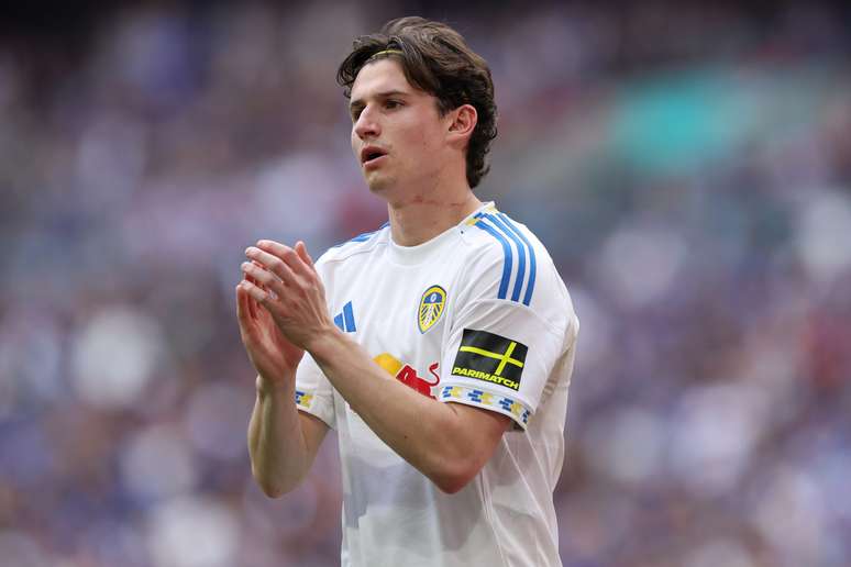 Breden Aaronson, jogador do Leeds e dos EUA, durante partida contra o Chelsea na semifinal da FA Cup 