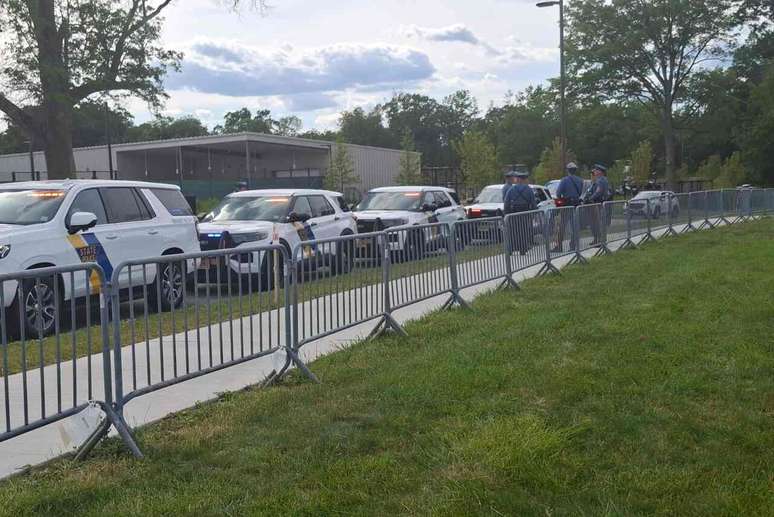 Pol&iacute;cia barrou qualquer tentativa de algu&eacute;m se aproximar do CT do Red Bull &ndash;
