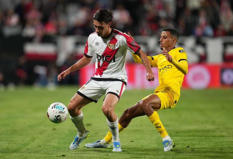 MADRID, SPAIN &ndash; MAY 11: Pedro Diaz of Rayo Vallecano is challenged by Vitor Reis of Girona FC during the LaLiga EA Sports match between Rayo Vallecano de Madrid and Girona FC at Estadio de Vallecas on May 11, 2026 in Madrid, Spain. (Photo by Aitor Alcalde/Getty Images)