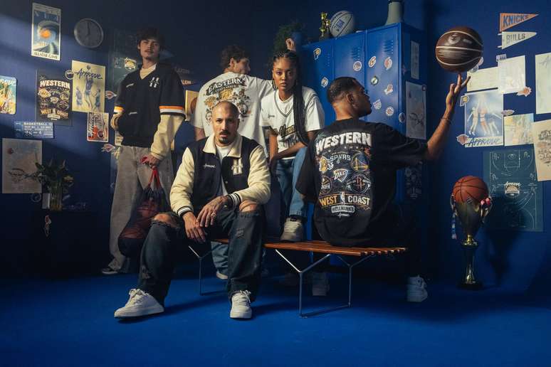 Modelos de vestimentas dispon&iacute;veis para venda na NBA House, lojas da NBA e na Approve 