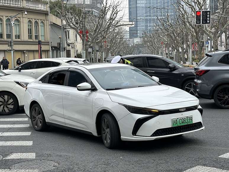 As baterias de &iacute;ons de l&iacute;tio utilizadas em carros el&eacute;tricos concentram metais como l&iacute;tio, cobalto, n&iacute;quel, mangan&ecirc;s e compostos org&acirc;nicos inflam&aacute;veis &ndash; JustAnotherCarDesigner/Wikimedia Commons