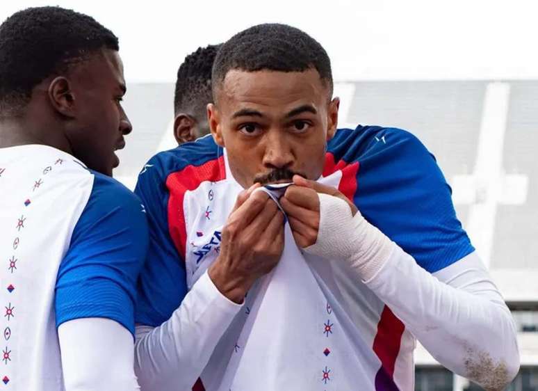 Wilson Isidor comanda o ataque do Haiti nesta ter&ccedil;a-feira contra a Nova Zel&acirc;ndia.&nbsp; Mas o craque Nazor est&aacute; fora.