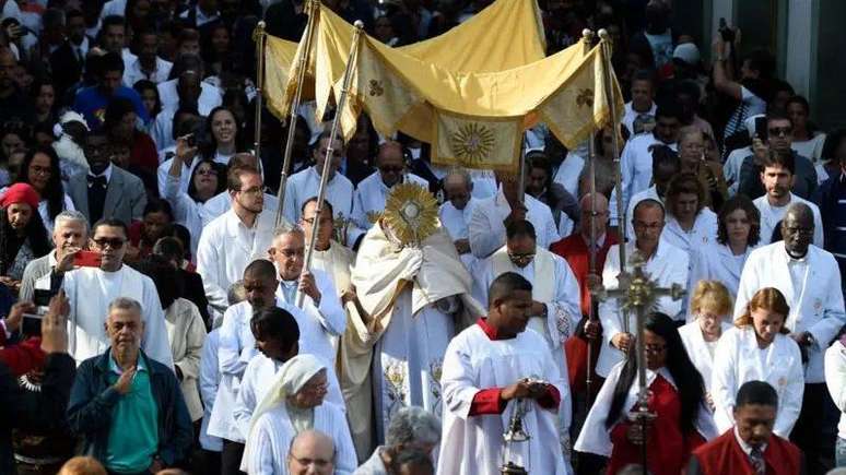 Em cidades como Ouro Preto, em Minas, costuma haver prociss&atilde;o