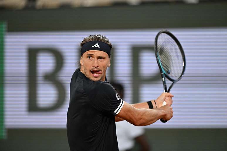 Alexander Zverev confirma favoritismo contra Jodar e avan&ccedil;a &agrave; semi de Roland Garros
