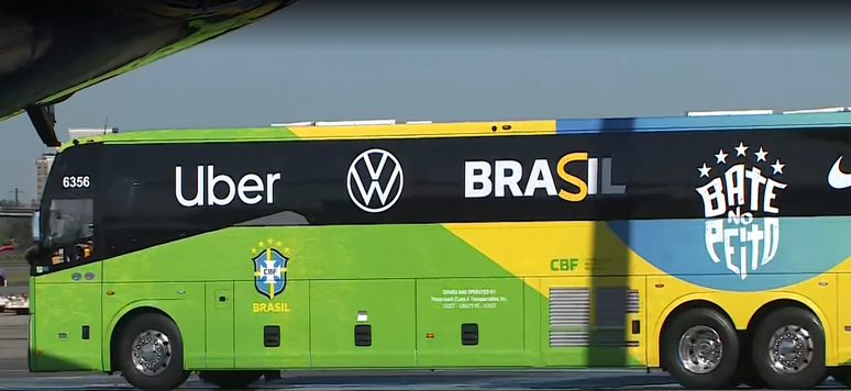 &Ocirc;nibus levam jogadores para hotel nos EUA