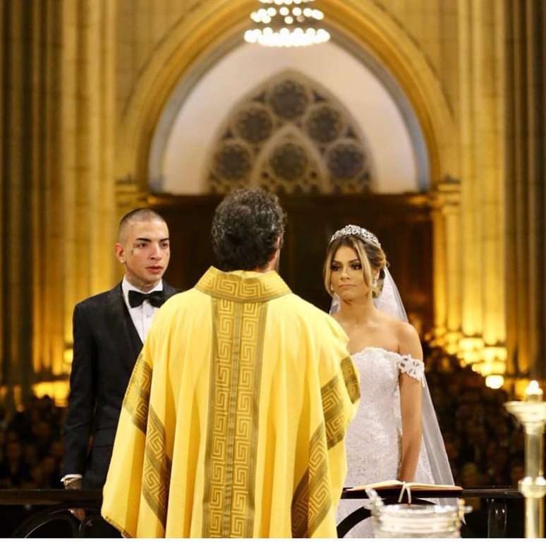 Lexa e MC Guim&ecirc; se casaram na Catedral da S&eacute;