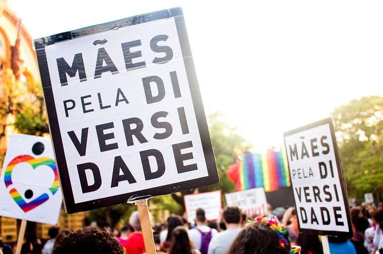 ONG M&atilde;es pela Diversidade participa da Parada do Orgulho LGBT