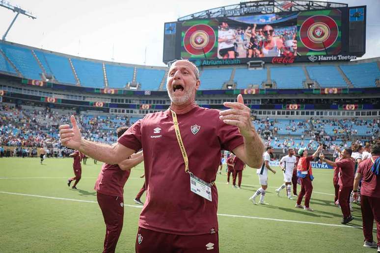 Fil&eacute; &eacute; o fisioterapeuta do Fluminense &ndash;