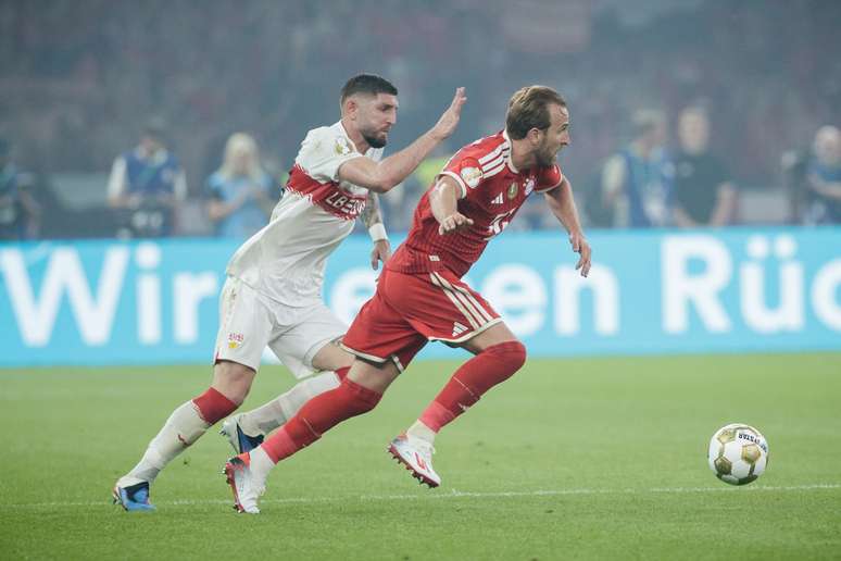 BERLIN, GERMANY &ndash; MAY 23: Harry Kane of Bayern M&uuml;nchen is challenged by Jeff Chabot of VfB Stuttgart during the DFB Cup Final 2026 match between FC Bayern M&uuml;nchen and VfB Stuttgart at Olympiastadion on May 23, 2026 in Berlin, Germany. (Photo by Reinaldo Coddou H./Getty Images)