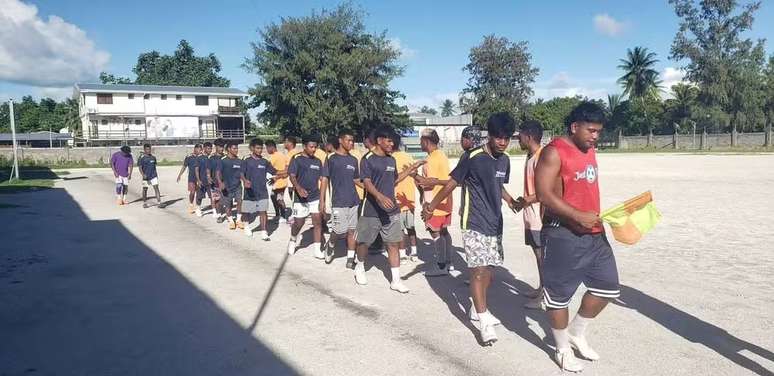 Estrutura de futebol em Kiribati ainda &eacute; prec&aacute;ria 