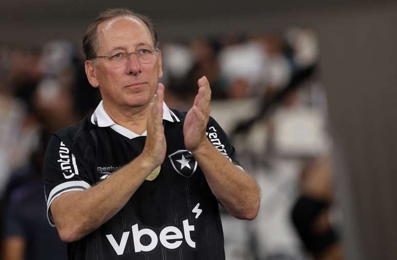 John Textor segue em p&eacute; de guerra com associativo do Botafogo &ndash;