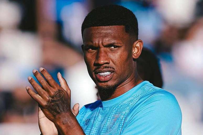 Lel&ecirc; agrada no Chipre, e Fluminense aguarda decis&atilde;o &ndash;