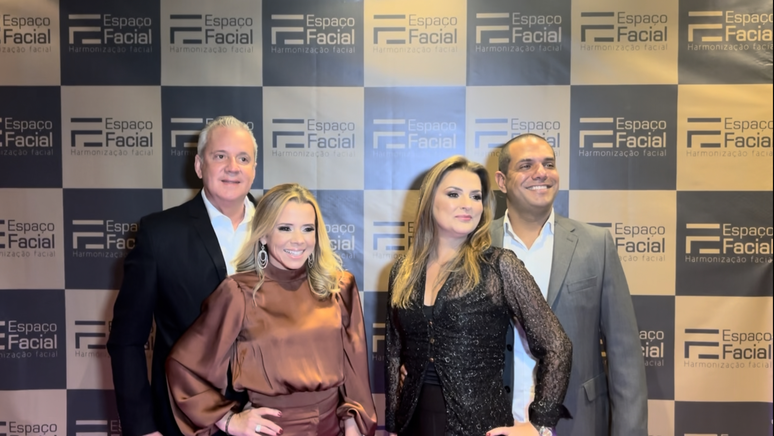 Da esquerda para a direita: Reginaldo Duarte, Vanessa Farias, Carine Amaral e Andr&eacute; Rautt