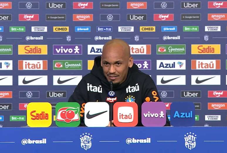 Fabinho durante a coletiva de imprensa da Sele&ccedil;&atilde;o Brasileira &ndash;