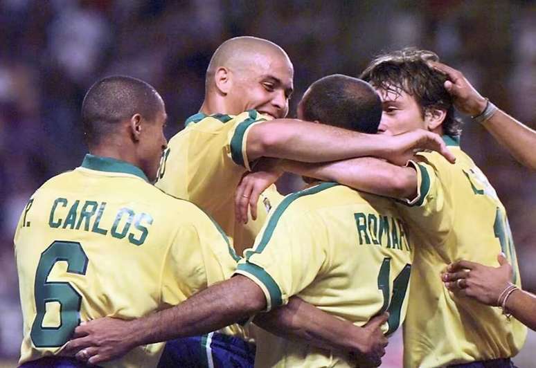 Ronaldo e Rom&aacute;rio brilharam na Copa das Confedera&ccedil;&otilde;es, mas n&atilde;o atuaram juntos no Mundial &ndash;