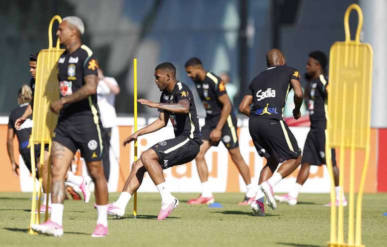 Rayan treinou entre os titulares do Brasil &ndash;
