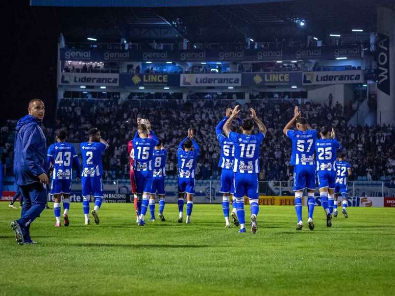 Jogadores agradecem &agrave; torcida do Ava&iacute; &ndash; Final &ndash; 03/06/2026 &ndash;