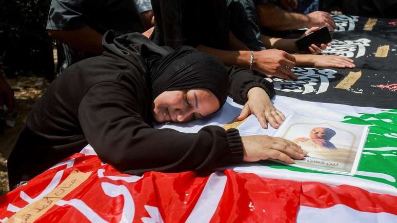 Um funeral foi realizado em Wardaniyeh, sul do L&iacute;bano, para seis membros da mesma fam&iacute;lia que foram mortos em um ataque israelense