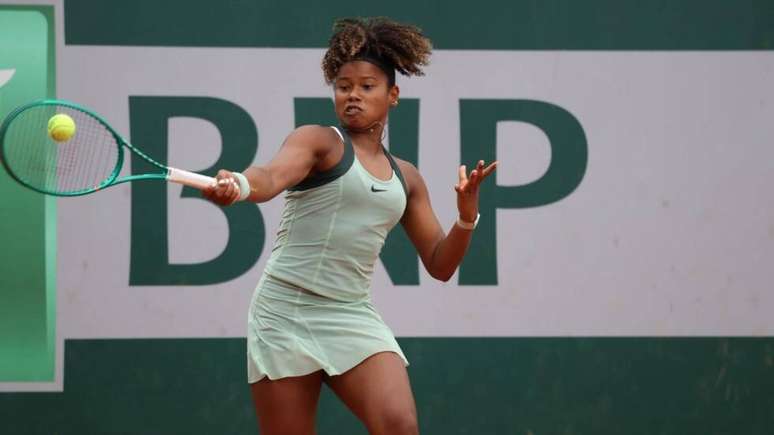 Victoria Luiza Barros &eacute; considerada um talento em ascens&atilde;o no t&ecirc;nis brasileiro. A jovem se classificou para a semifinal ap&oacute;s vit&oacute;ria sobre a sul-coreana Ha Num Lee. Em Roland-Garros, em Paris, em 3 de junho de 2026.
