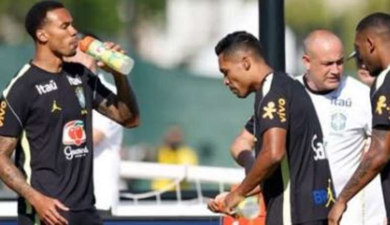 Jogadores da Seleção Brasileira descansam em treino nos EUA 