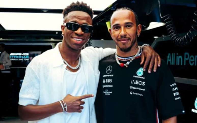 Lewis Hamilton tem uma amizade com o jogador Vini Jr do Real Madrid 